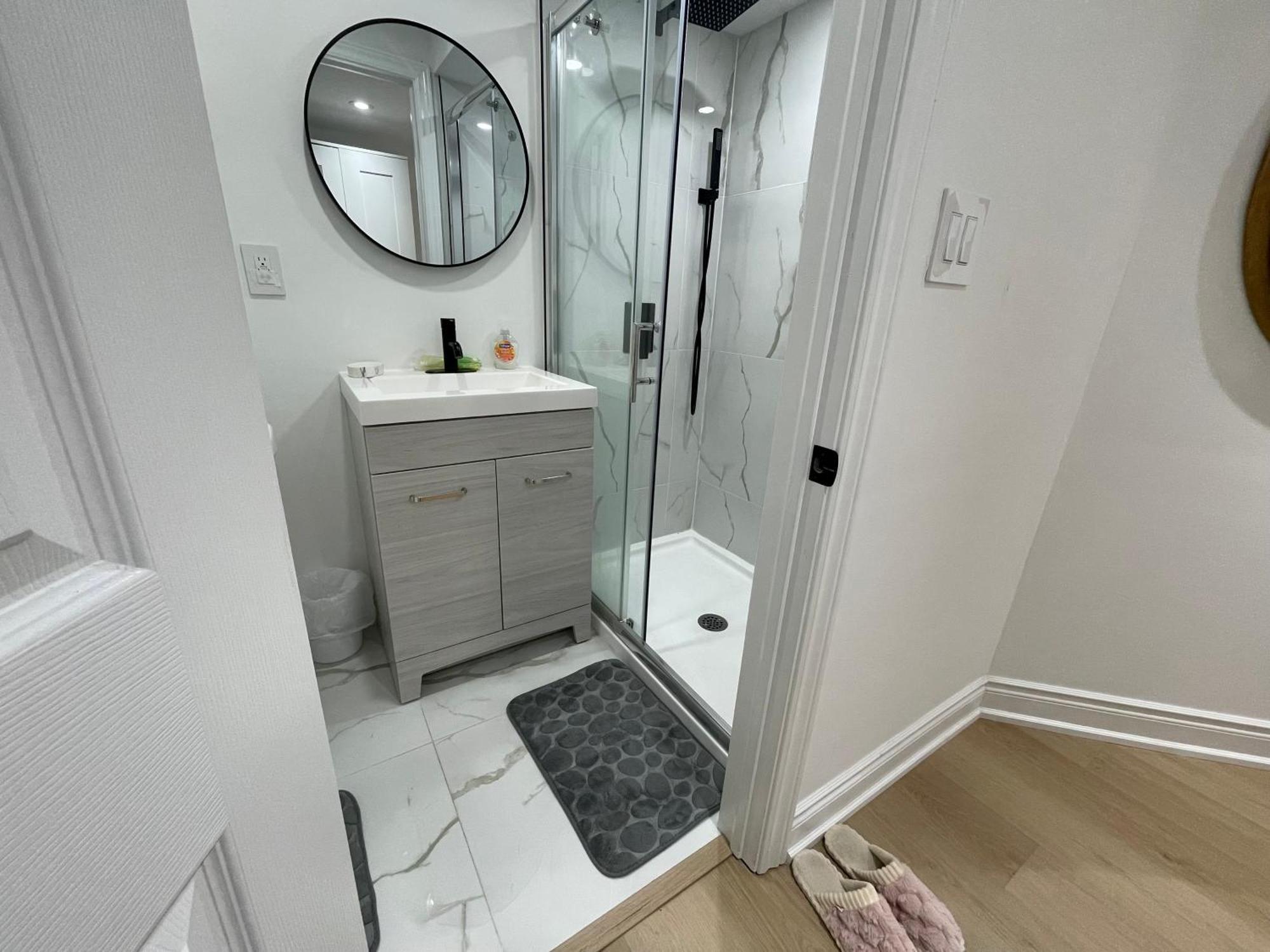 Cozy, Brand-New, 2Bdr,Walkout Apt, Free Parking Richmond Hill Eksteriør billede